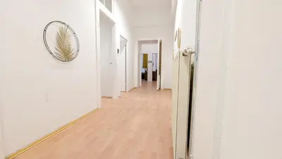 Grundriss der Unterkunft Spacious Rooms - 15 Min from Airport & City Center, 5 Min from Vienna Main-Bus Station EZ8
