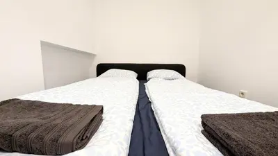 Ein Bett oder Betten in einem Zimmer der Unterkunft Spacious Rooms - 15 Min from Airport & City Center, 5 Min from Vienna Main-Bus Station EZ 12