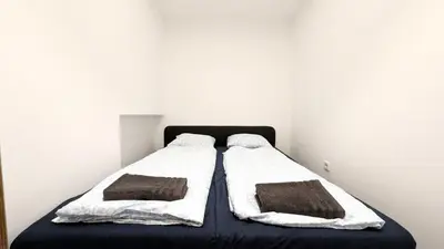 Ein Bett oder Betten in einem Zimmer der Unterkunft Spacious Rooms - 15 Min from Airport & City Center, 5 Min from Vienna Main-Bus Station EZ 12