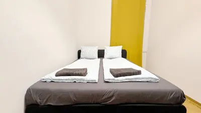 Ein Bett oder Betten in einem Zimmer der Unterkunft Spacious Rooms - 15 Min from Airport & City Center, 5 Min from Vienna Main-Bus Station EZ 12