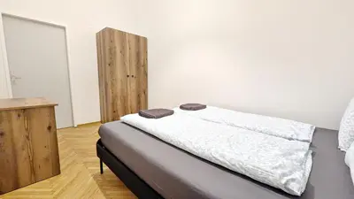 Ein Bett oder Betten in einem Zimmer der Unterkunft Spacious Rooms - 15 Min from Airport & City Center, 5 Min from Vienna Main-Bus Station EZ 12