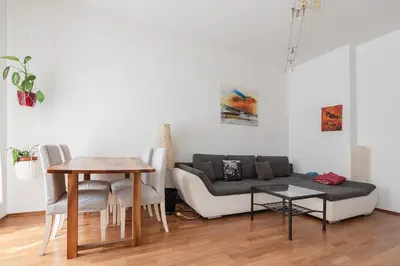 Ein Sitzbereich in der Unterkunft Grün, ruhig und zentral, großes Apartment mit Grünblick