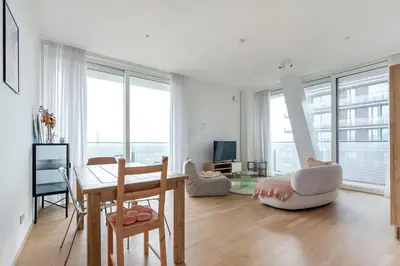 TV/Unterhaltungsangebot in der Unterkunft Hoch hinaus - Pool am Dach, Rundum Balkon mit Traumaussicht