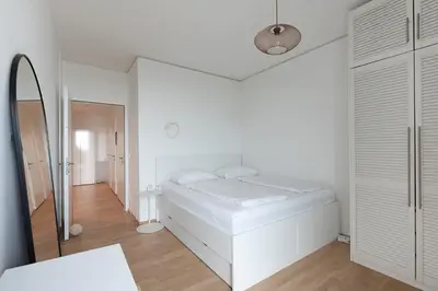 Ein Bett oder Betten in einem Zimmer der Unterkunft Hoch hinaus - Pool am Dach, Rundum Balkon mit Traumaussicht