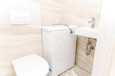 Ein Badezimmer in der Unterkunft Top Apart close to city center