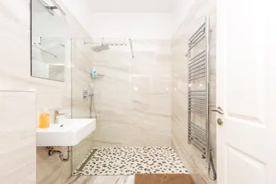 Ein Badezimmer in der Unterkunft Top Apart close to city center