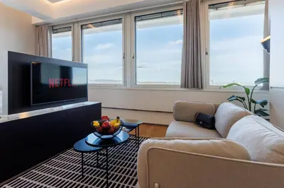 TV/Unterhaltungsangebot in der Unterkunft Skyline View - Gym - Restaurant - Parking