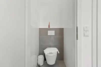 Ein Badezimmer in der Unterkunft 7 min to Shopping Street I 5 min to Train Station