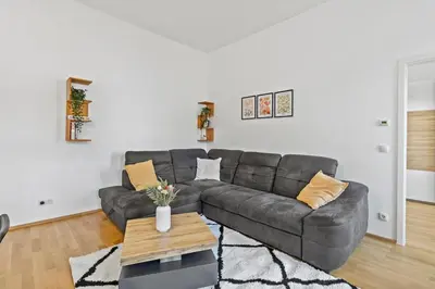 Ein Sitzbereich in der Unterkunft 7 min to Shopping Street I 5 min to Train Station