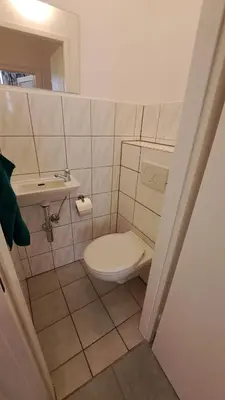 Ein Badezimmer in der Unterkunft Komplett möblierte Unterkunft citynah