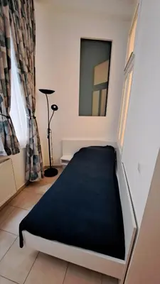 Ein Bett oder Betten in einem Zimmer der Unterkunft Komplett möblierte Unterkunft citynah