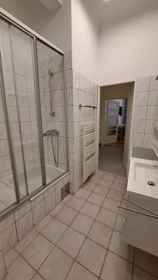 Ein Badezimmer in der Unterkunft Komplett möblierte Unterkunft citynah