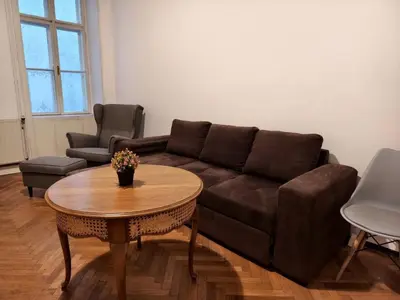 Ein Sitzbereich in der Unterkunft Antique photo apartment 5 minutes in the center of Vienna
