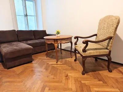Ein Sitzbereich in der Unterkunft Antique photo apartment 5 minutes in the center of Vienna