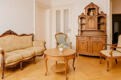 Ein Sitzbereich in der Unterkunft Antique photo apartment 5 minutes in the center of Vienna