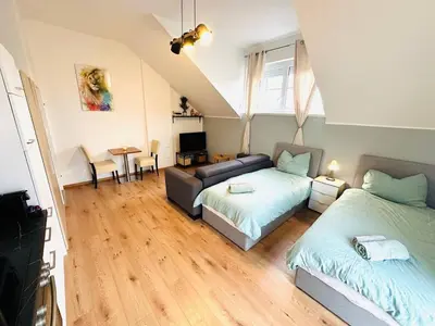 Ein Bett oder Betten in einem Zimmer der Unterkunft 1 Min to Metro I Balcony I 20 Min to Inner City