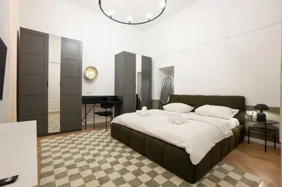 Ein Bett oder Betten in einem Zimmer der Unterkunft Spacious 3BR Escape with Sauna and Billiard