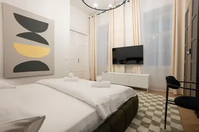 Ein Bett oder Betten in einem Zimmer der Unterkunft Spacious 3BR Escape with Sauna and Billiard