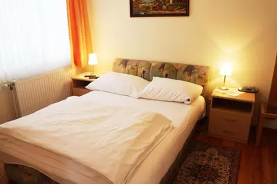 Ein Bett oder Betten in einem Zimmer der Unterkunft Haus zu den Zwei Eichen