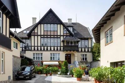 Das Gebäude in dem sich das Privatzimmer befindet