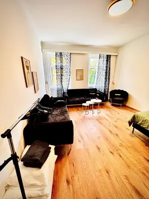 Ein Sitzbereich in der Unterkunft Cozy Apartment in Märzstraße Area MZ37