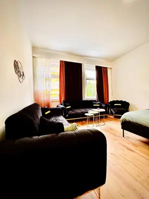 Ein Sitzbereich in der Unterkunft Cozy Apartment in Märzstraße Area MZ37
