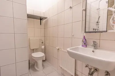 Ein Badezimmer in der Unterkunft Stylish Modern Studio for 4P with Private Garden
