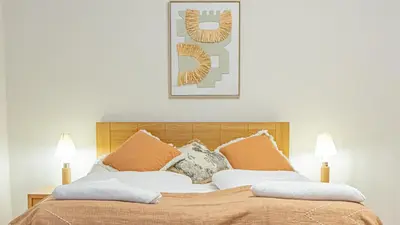 Ein Bett oder Betten in einem Zimmer der Unterkunft Stylish Modern Studio for 4P with Private Garden