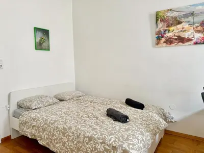 Ein Bett oder Betten in einem Zimmer der Unterkunft Stylish Flat in Heart of Vienna