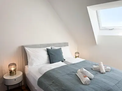 Ein Bett oder Betten in einem Zimmer der Unterkunft Modern & Spacious 2BR Apartment with Balcony