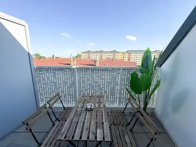 Ein Balkon oder eine Terrasse in der Unterkunft Modern & Spacious 2BR Apartment with Balcony