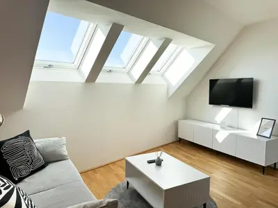 TV/Unterhaltungsangebot in der Unterkunft Modern & Spacious 2BR Apartment with Balcony