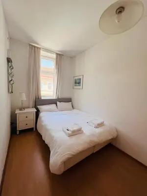 Ein Bett oder Betten in einem Zimmer der Unterkunft Wohnung nahe Brunnenmarkt & zentrumsnah
