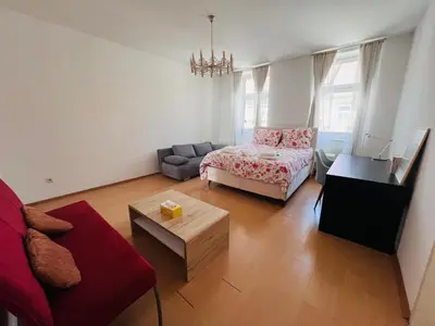 Ein Bett oder Betten in einem Zimmer der Unterkunft Wohnung nahe Brunnenmarkt & zentrumsnah
