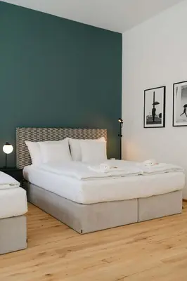 Ein Bett oder Betten in einem Zimmer der Unterkunft Calm 1BR perfect for 4-6 metro close to Naschmarkt