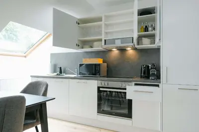 Küche/Küchenzeile in der Unterkunft Modern 3BR perfect for 4-6 metro close to Naschmarkt