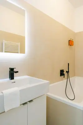 Ein Badezimmer in der Unterkunft Neat 1BR perfect for 4 free parking