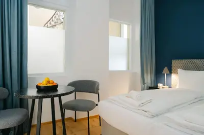 Ein Bett oder Betten in einem Zimmer der Unterkunft Neat 2BR perfect for 4 free parking