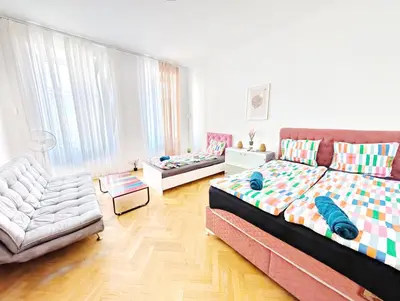 Grundriss der Unterkunft Cozy Apartment in Lugner City Area