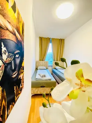 Grundriss der Unterkunft Spacious 5-Bedroom Apartment for 11 Near Train Station