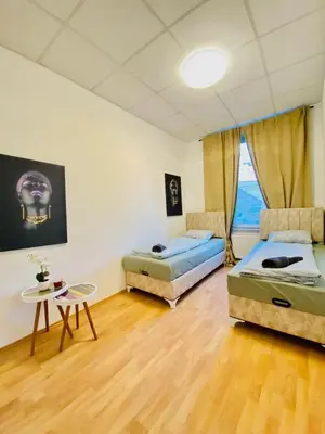 Grundriss der Unterkunft Spacious 5-Bedroom Apartment for 11 Near Train Station