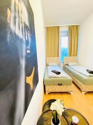 Grundriss der Unterkunft Spacious 5-Bedroom Apartment for 11 Near Train Station