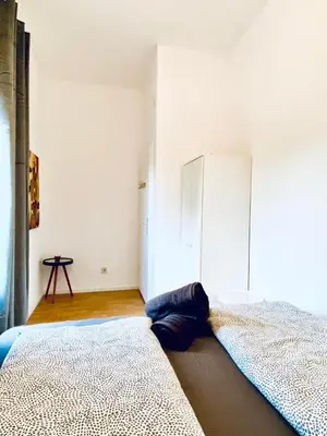 Ein Bett oder Betten in einem Zimmer der Unterkunft Private Rooms in Comfortable 4-Bedroom Apartment