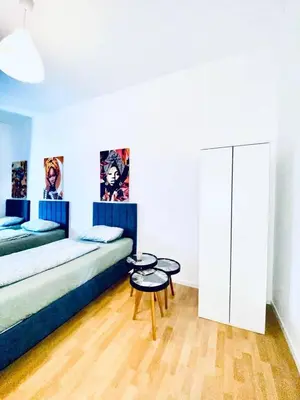 Ein Bett oder Betten in einem Zimmer der Unterkunft Private Rooms in Comfortable 4-Bedroom Apartment
