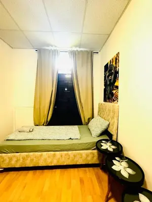 Ein Bett oder Betten in einem Zimmer der Unterkunft Simple Two Private Rooms with Shared Living Area in Vienna