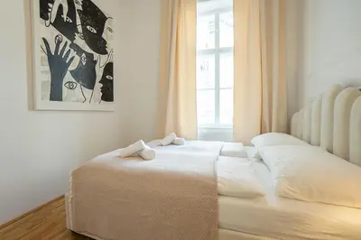 Ein Bett oder Betten in einem Zimmer der Unterkunft Posh 107 m2 3BR flat in the city center of Vienna