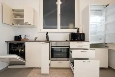 Küche/Küchenzeile in der Unterkunft Posh 107 m2 3BR flat in the city center of Vienna