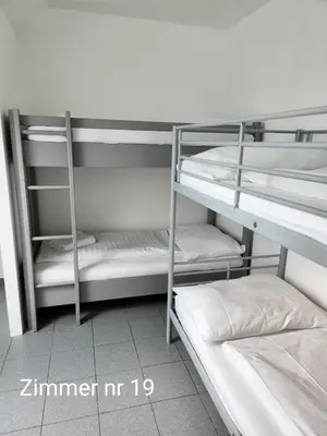 Ein Bett oder Betten in einem Zimmer der Unterkunft Storchencamp Gästehaus Purbach
