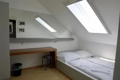 Ein Bett oder Betten in einem Zimmer der Unterkunft Storchencamp Gästehaus Purbach