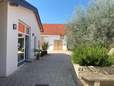 Das Gebäude in dem sich die Ferienwohnung befindet